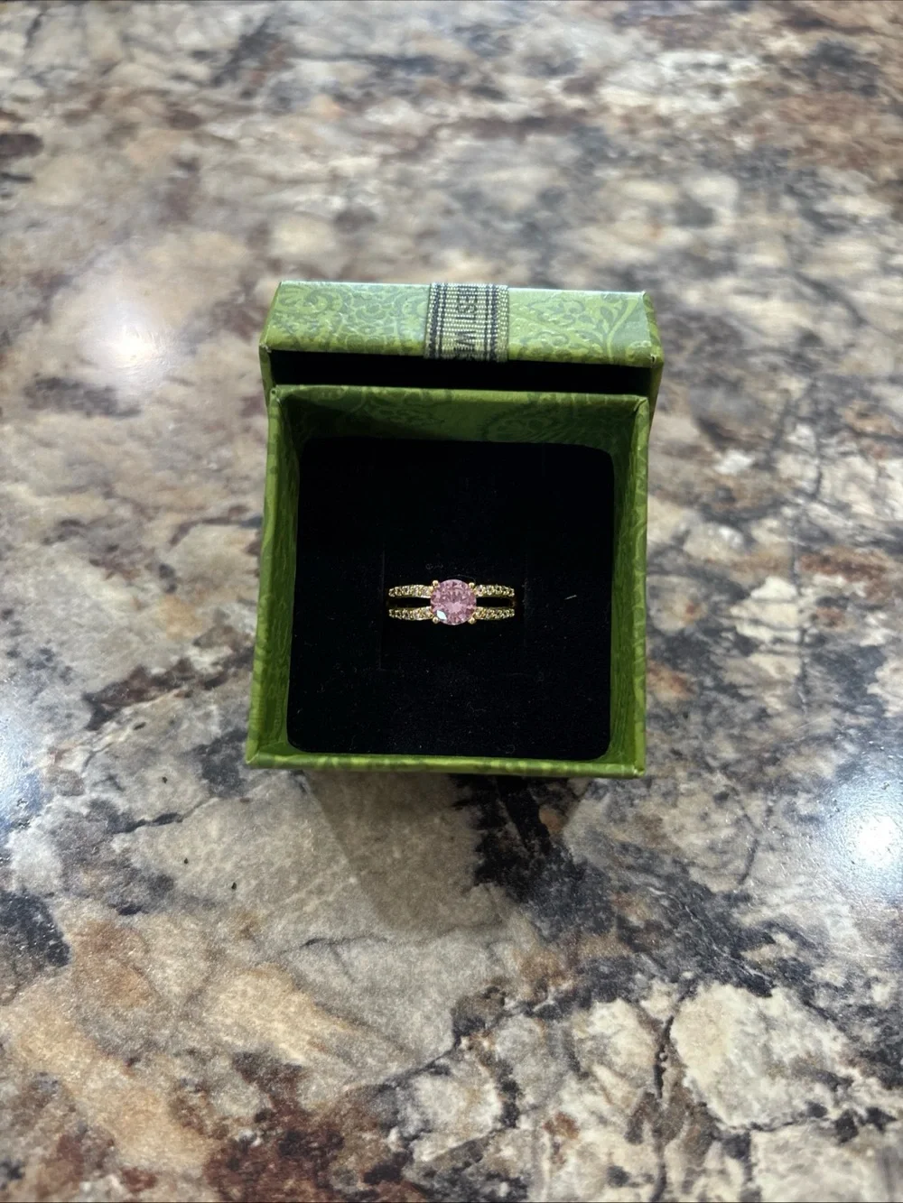 N/A elegant gold